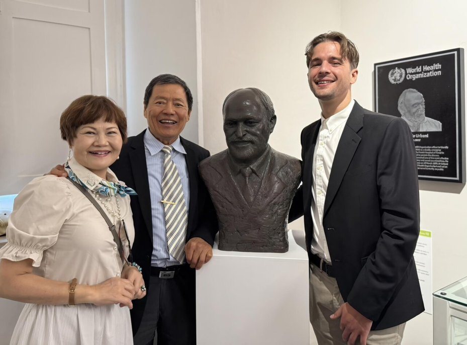 20260601 聯合報 — 影／銅像見證台義友好 雕塑家王英信重現SARS吹哨醫師的微笑